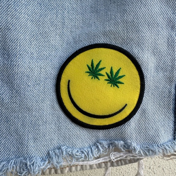 Levi high waisted cute weed patch denim shorts - Picture 2 of 8